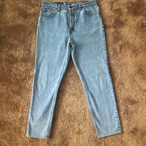 VINTAGE LEVI MOM JEANS